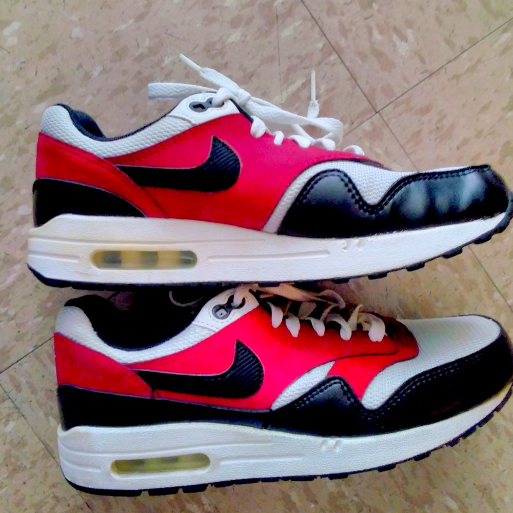 Nike Air max 1 size 7 y EUC.